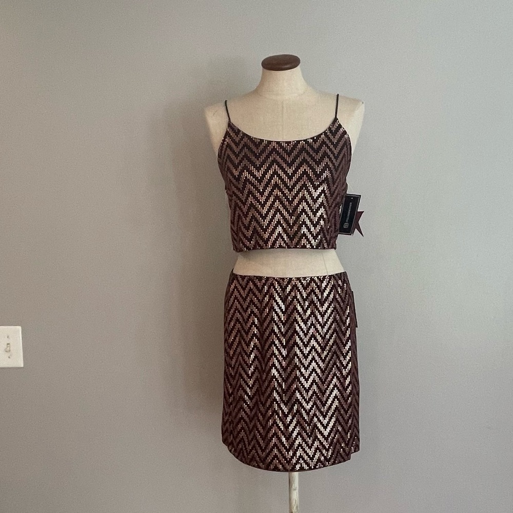 This just Polly New York two piece set is perfect‎ for a night out!